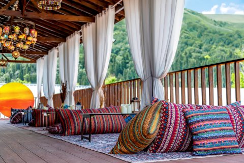 尼勒克画漠天景民宿