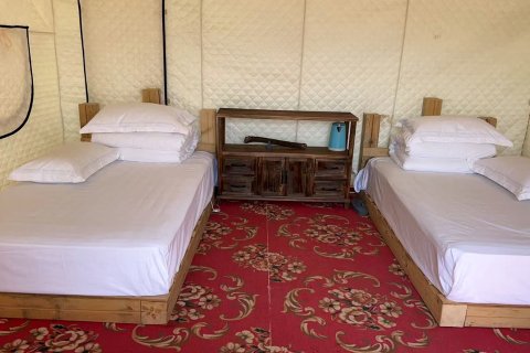 吉隆照见主峰民宿