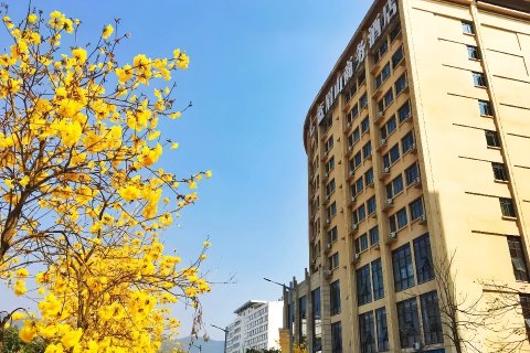 蓝眉山商务酒店(思茅区茶马古城店)