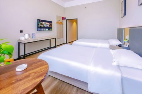 方圆酒店(内乡时代广场万德隆购物中心店)