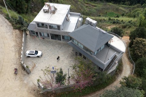 长臂猿悬崖酒店