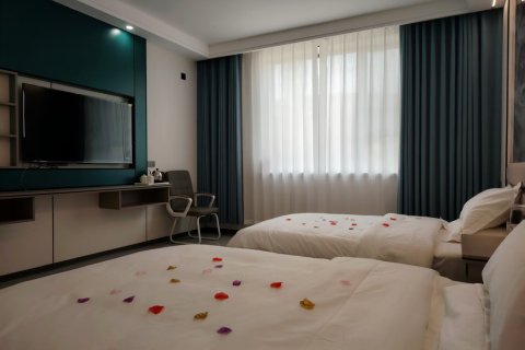 尼勒克百里画廊酒店(七十九团店)