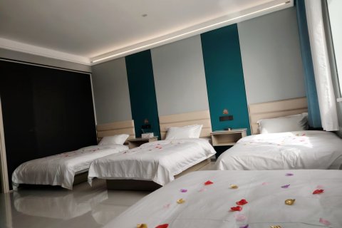 尼勒克百里画廊酒店(七十九团店)