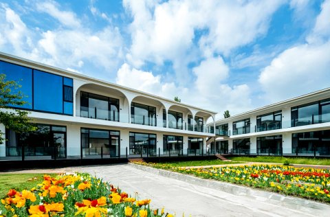 那拉提隐入画境民宿