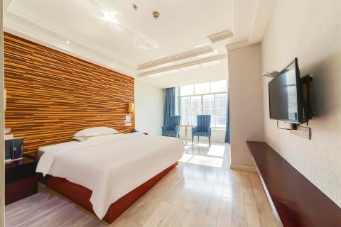 顺利假日酒店(高州市茂名大道城东车站店)