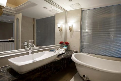 锦州王府驿栈·空中花园酒店(古塔公园店)