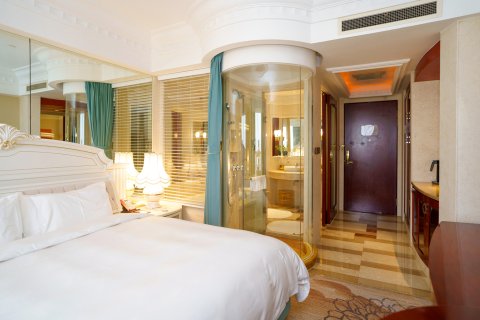 平湖白金汉爵大酒店