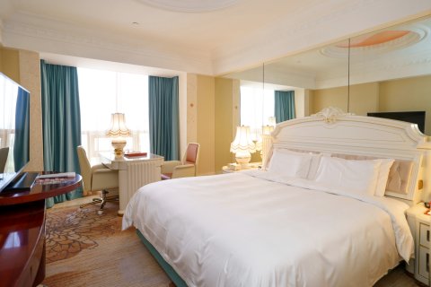 平湖白金汉爵大酒店