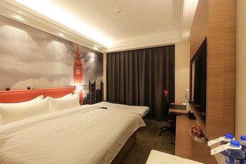 兰州戴斯酒店(东方红广场地铁站万象城店)