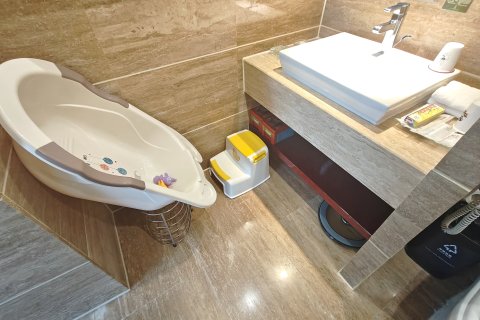 燕岭大厦(广州东站燕塘地铁站店)