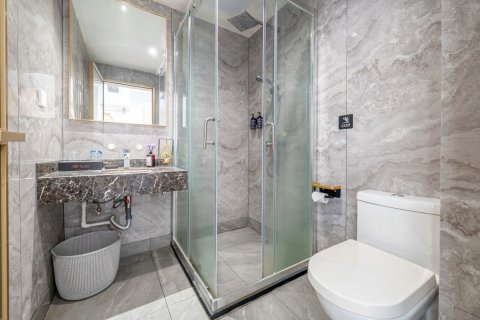 亨利商务酒店(东莞西平地铁站店)