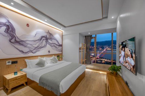重庆千合日善高空江景酒店(解放碑洪崖洞店)