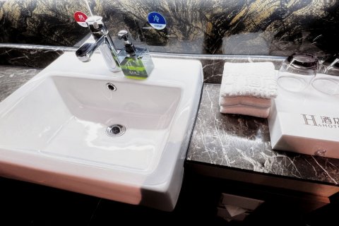 H酒店(西乡廊桥店)