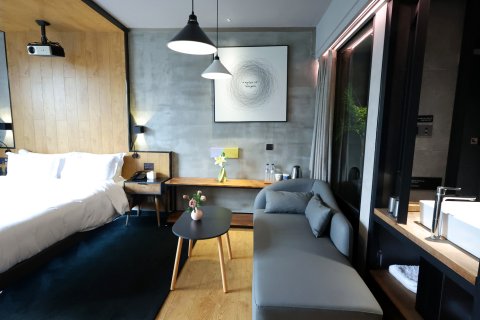 贵阳BlackHotel黑探酒店(喷水池大十字店)