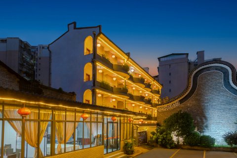 南雄广府人客栈(南雄大润发店)