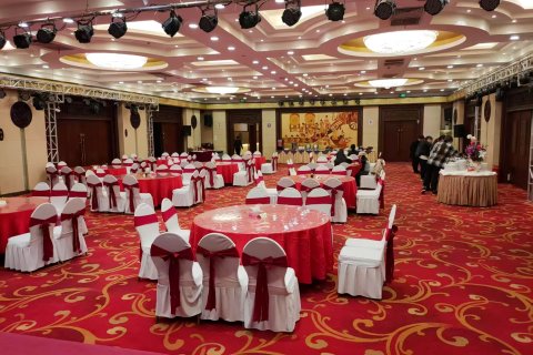 呼和浩特昭君大酒店(新华广场地铁站店)