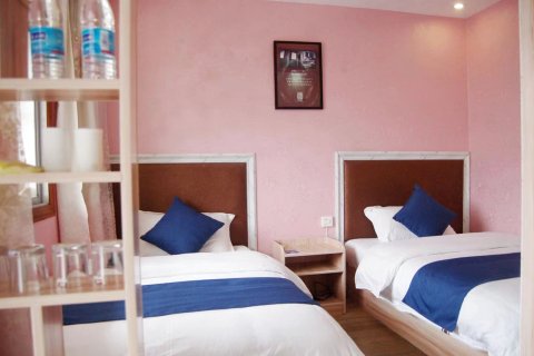 凤凰一见如故民宿