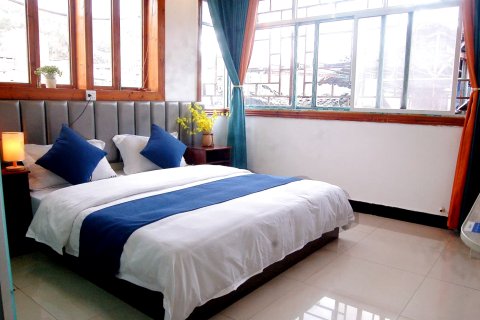 凤凰一见如故民宿