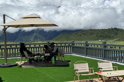 吉隆乃夏扎西林大酒店