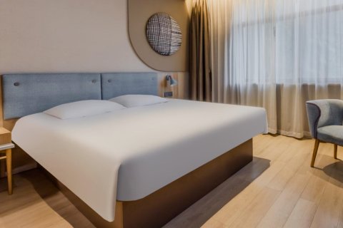 如家酒店·neo(杭州河坊街江城路地铁站店)