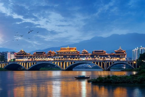 雅安｜Over the Qingyi River｜印象雨城酒店(雅州廊桥店)