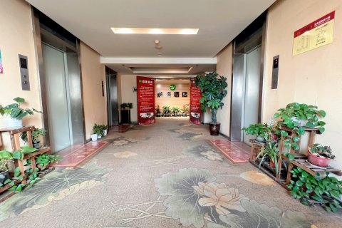 嘉隆酒店(钟楼地铁站店)