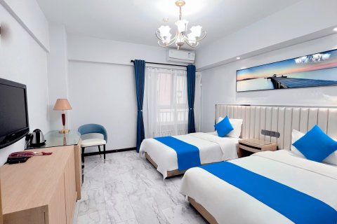 嘉隆酒店(钟楼地铁站店)