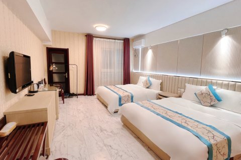 嘉隆酒店(钟楼地铁站店)