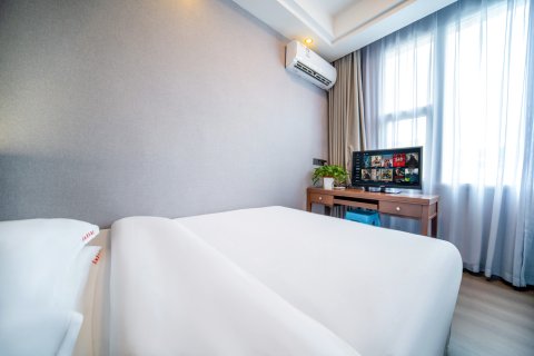 凯里宾驰酒店(凯运大道店)