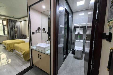 华隆商务宾馆(阿拉尔威尼斯商业街店)