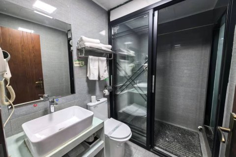 华隆商务宾馆(阿拉尔威尼斯商业街店)