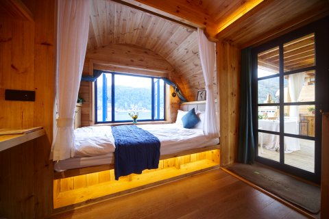 九如山红颜容木桶酒店