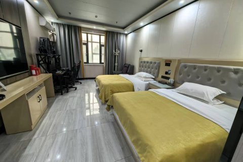 华隆商务宾馆(阿拉尔威尼斯商业街店)