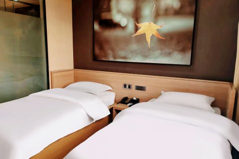 IU酒店(昆明西山万达广场火车站店)