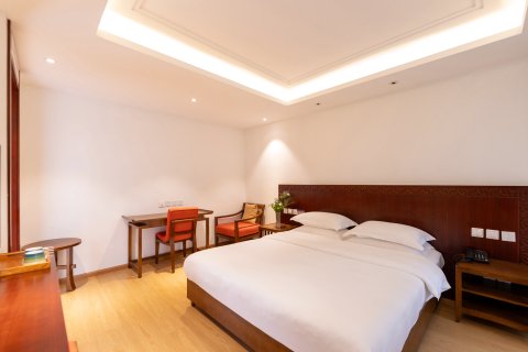 古城大院里人文度假酒店