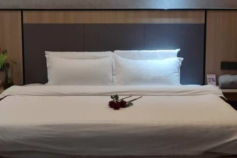 怡莱酒店(南阳淅川皇冠店)