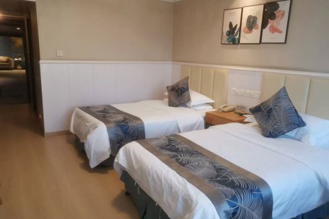 天友大酒店(重庆两路口地铁站儿童医院店)