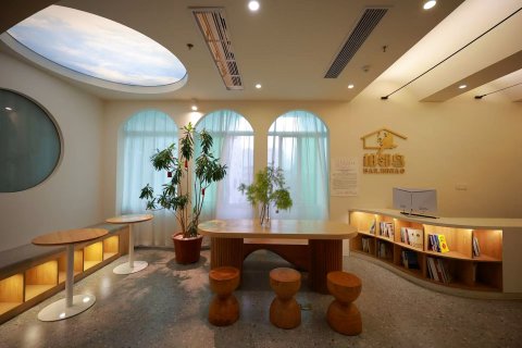 柏邻鸟·民宿(万象城龙眼路美食街店)