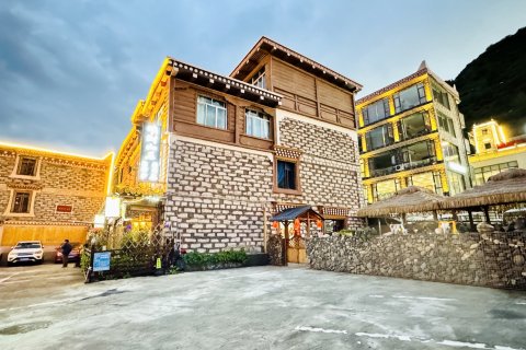 明财山庄(四姑娘山景区店)