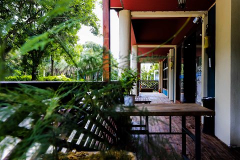 安宁人味梓巢酒店