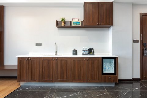 熙翰酒店(建水古城小火车店)