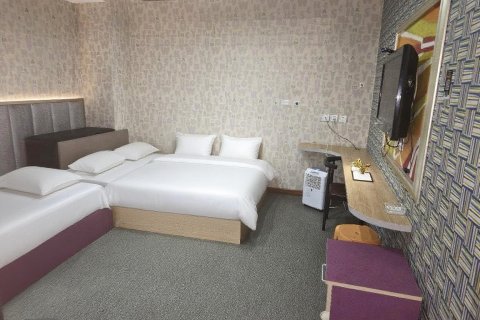 奕家主题宾馆(青岛栈桥火车站店)