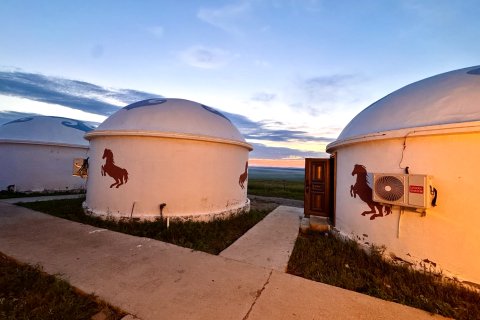 黑山头巴达尔图大营