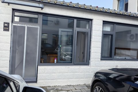 坝上草原喜阳洋小酒馆