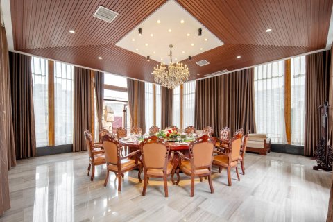 洛阳新天鹅国际大酒店(解放路地铁换乘站店)