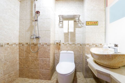 西双版纳石宝大酒店(告庄星光夜市店)