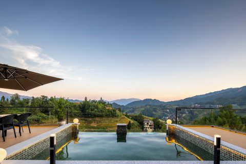 龙脊梯田晨云轩·云端泳池全景酒店(金佛顶三号观景台店)