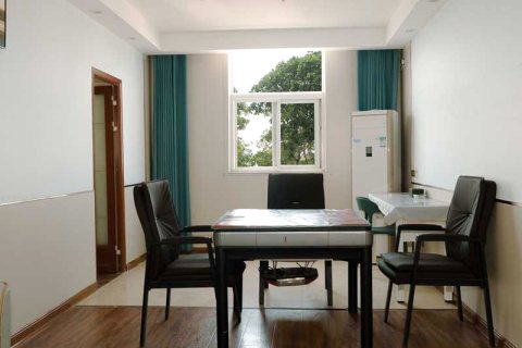 乌拉假日酒店(汝州金庚康复医院店)