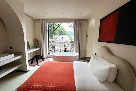 九野半山全景民宿(凤凰古城店)