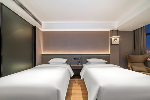 罗山水立方大酒店